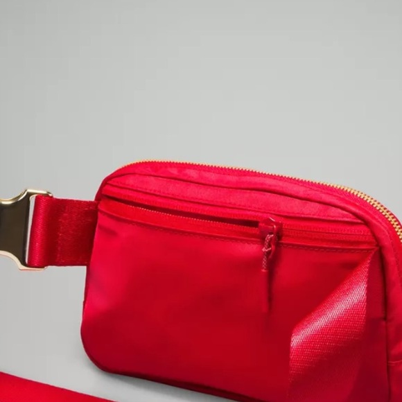 Lululemon Everywhere Belt Bag 1L - Picture 7 of 7